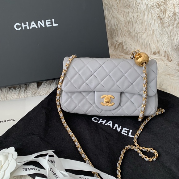 SOLDAuthentic Chanel Pearl Crush mini 21B - Picture 1 of 12